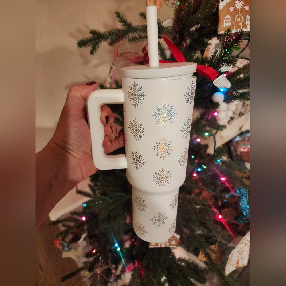 Limited Edition 2024 Snowflake Simple Modern 40 Oz Tumbler